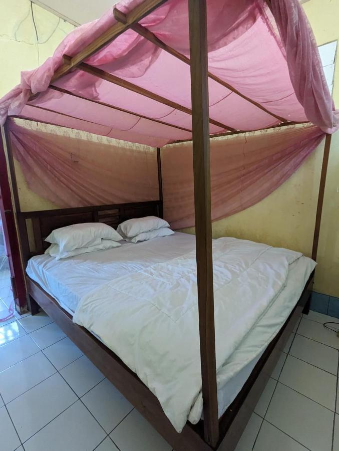 Agus Family Homestay Labuan Bajo Exterior photo