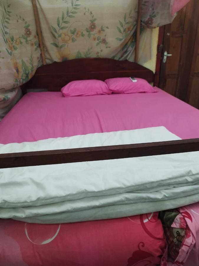 Agus Family Homestay Labuan Bajo Exterior photo
